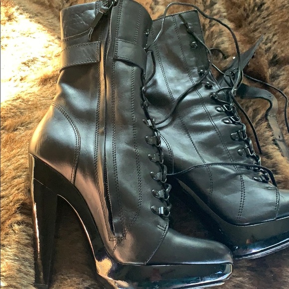 Burberry boots - Picture 4 of 12
